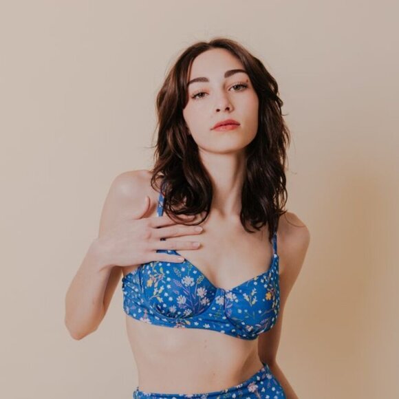 NWT Kitty & Vibe Blue Floral Underwire Bikini Top Size XS C Swimwear Surf Beachy - Picture 2 of 12